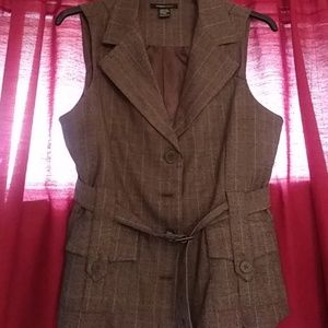 Robert Louis brown vest NWOT.